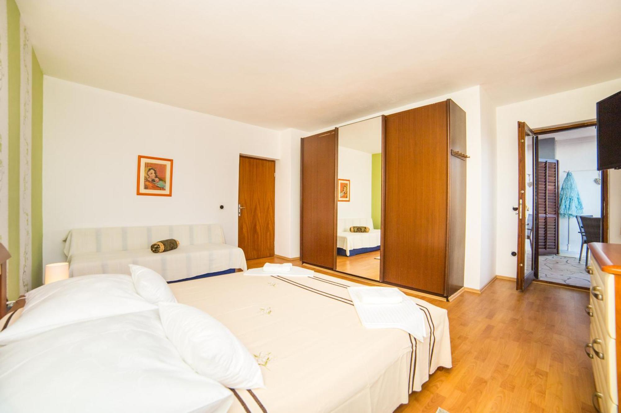 Apartment Mande Брист Екстериор снимка